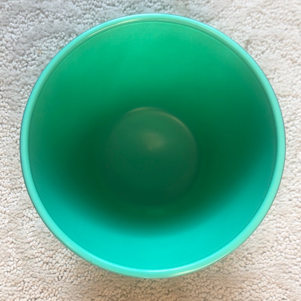Beautiful Green Bowl - Picture 2 of 2
